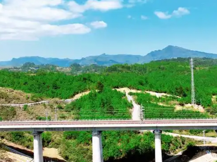 本地铁路工程承包_铁路工程开发_甘肃长峰建设工程有限公司